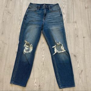 Hollister women’s ultra high rise mom jean